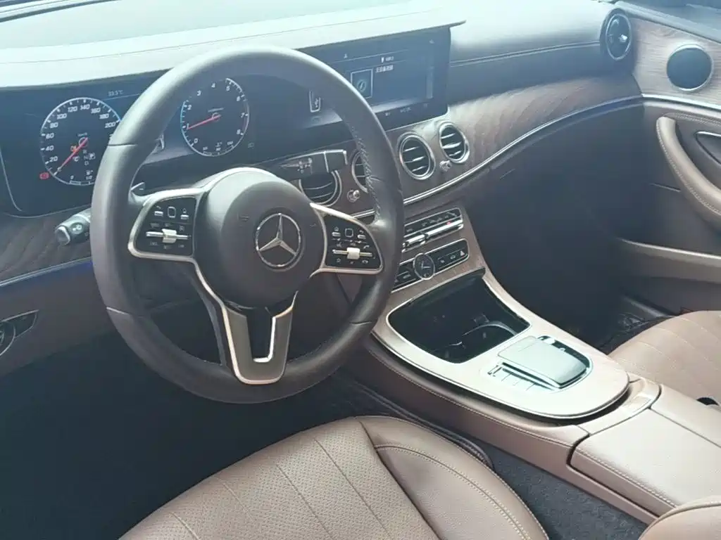 Mercedes-Benz E-Class — миниатюра 10