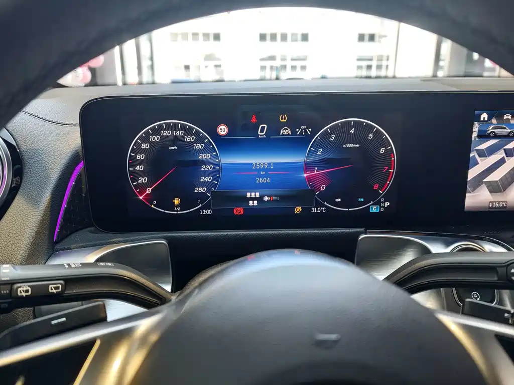 Mercedes-Benz GLB — миниатюра 7