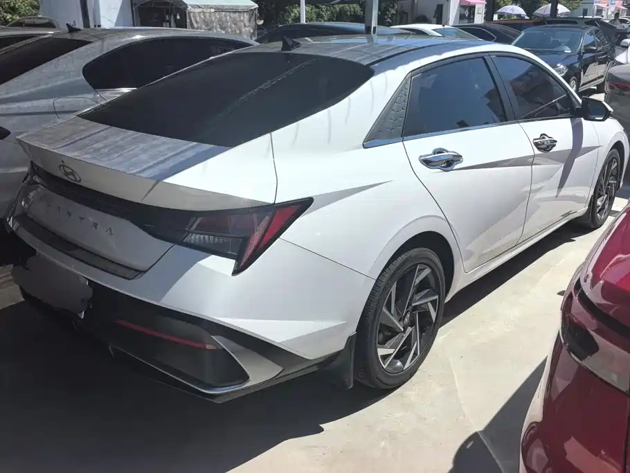Hyundai Elantra — миниатюра 3