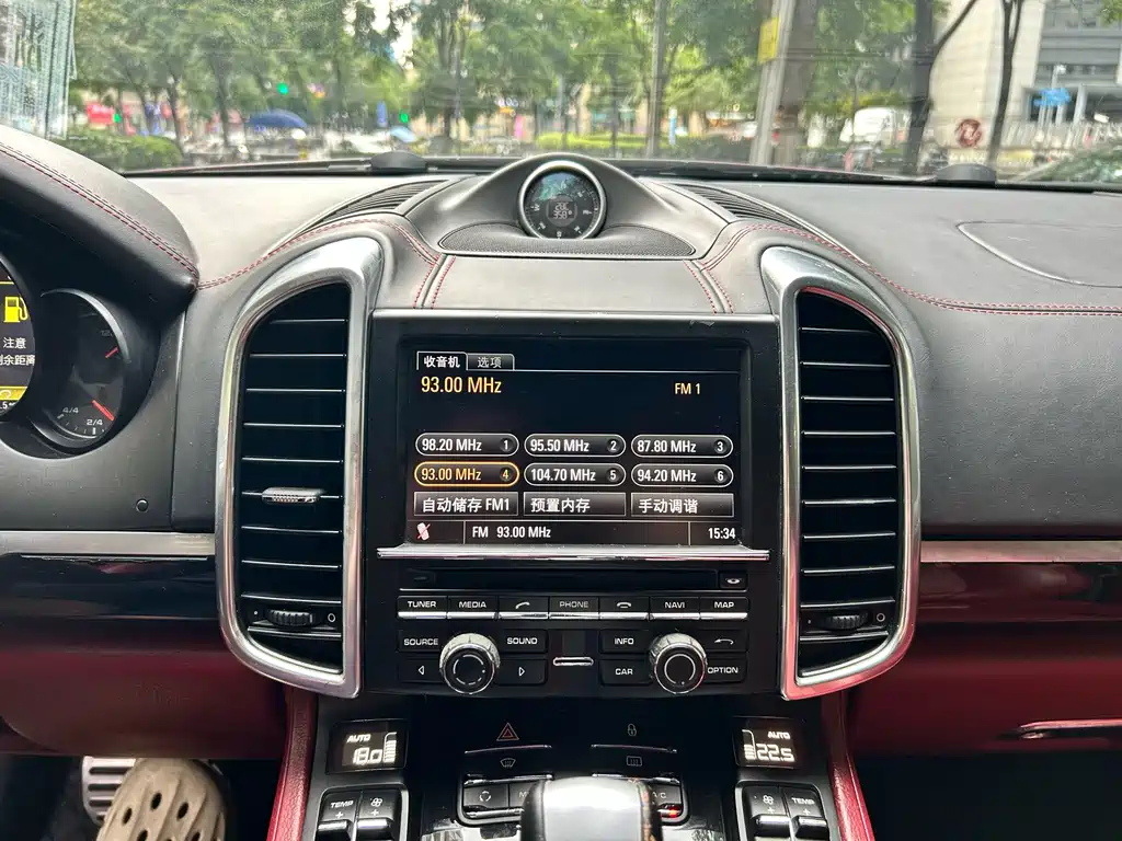 Porsche Cayenne — миниатюра 10