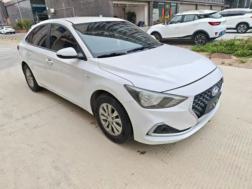 Hyundai Elantra — миниатюра 3