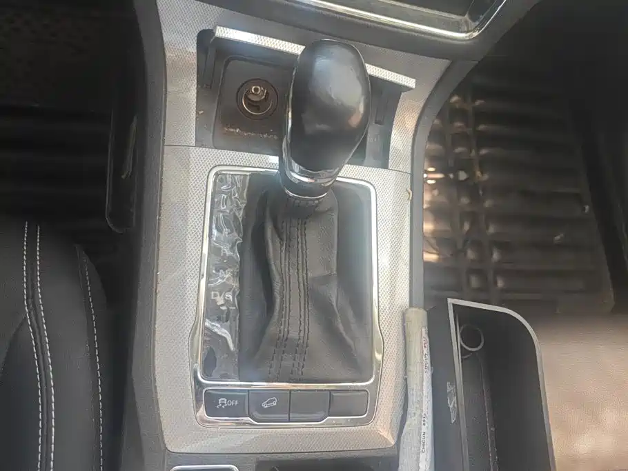 Roewe RX5 — миниатюра 16