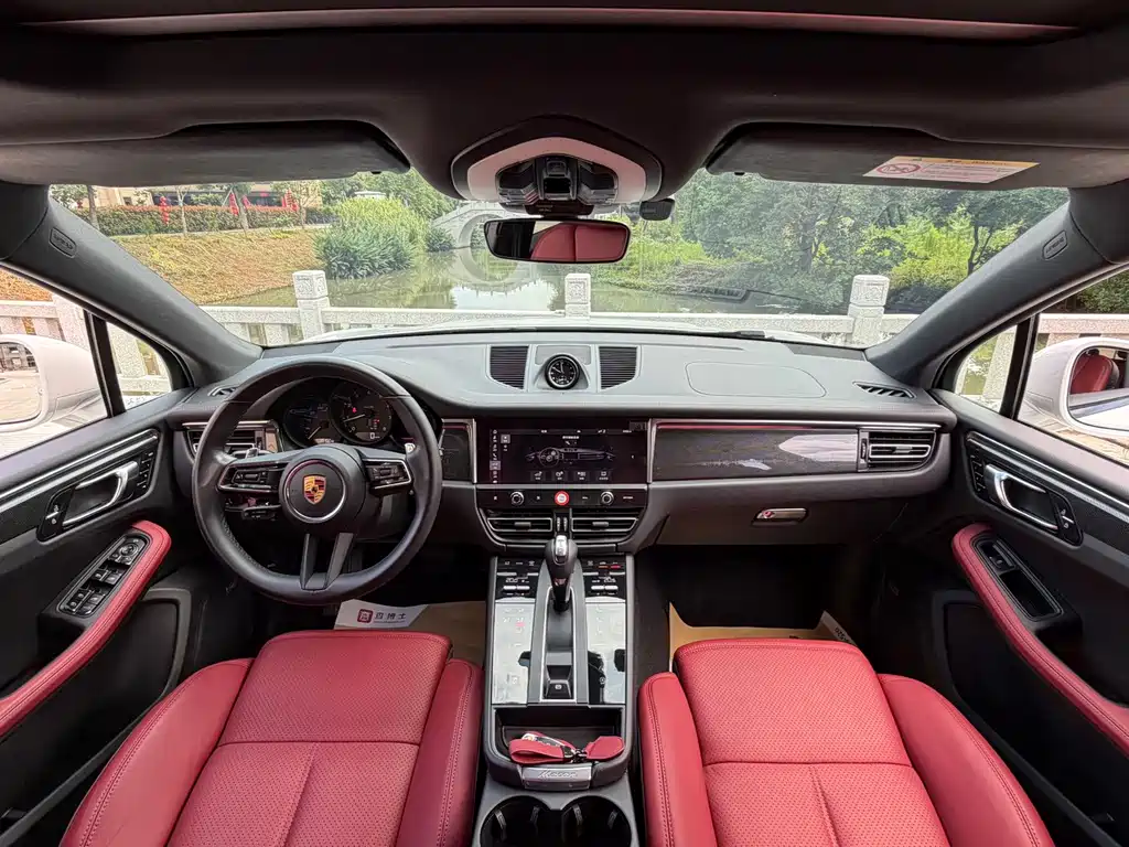 Porsche Macan — миниатюра 12