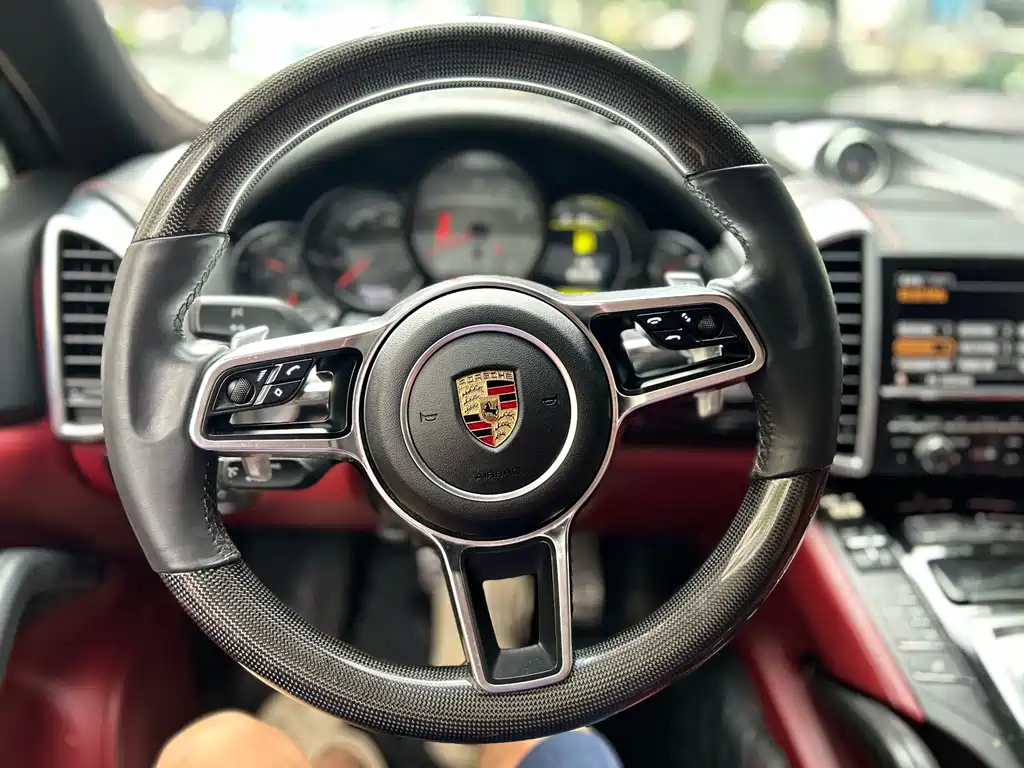 Porsche Cayenne — миниатюра 9