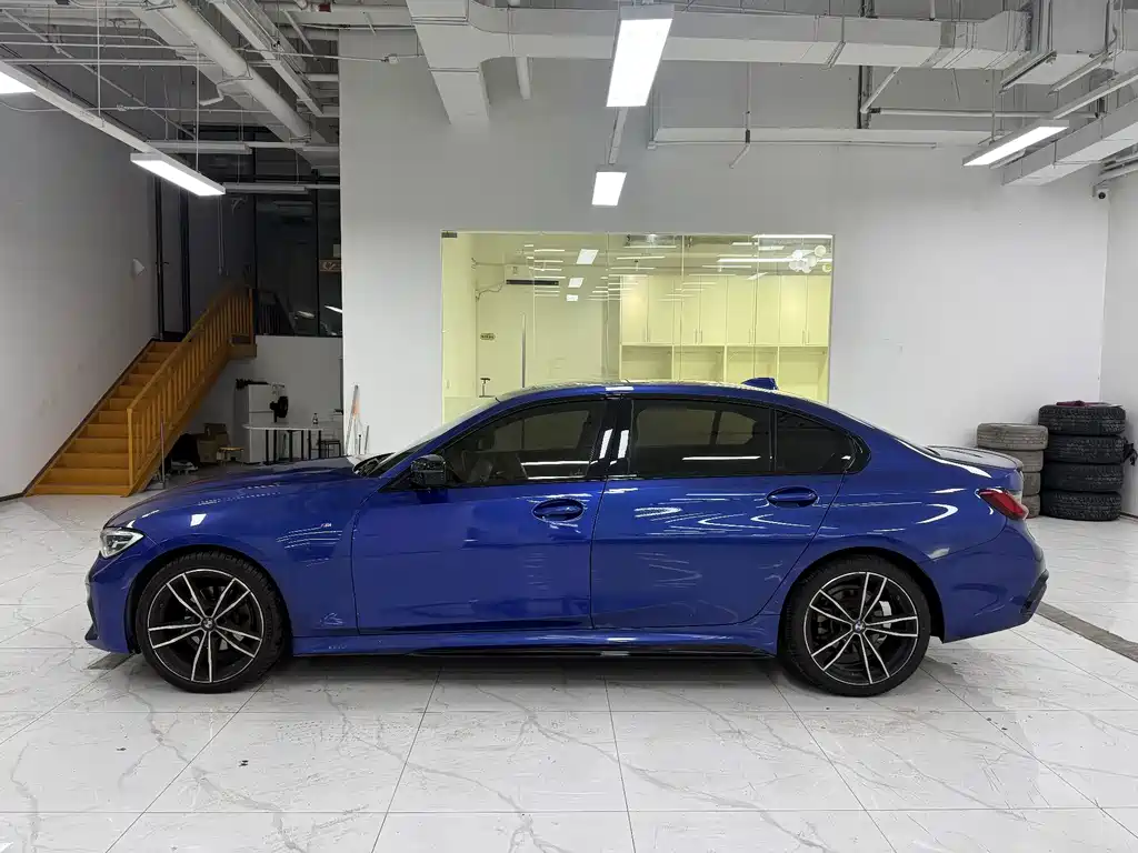 BMW 3 Series — миниатюра 3