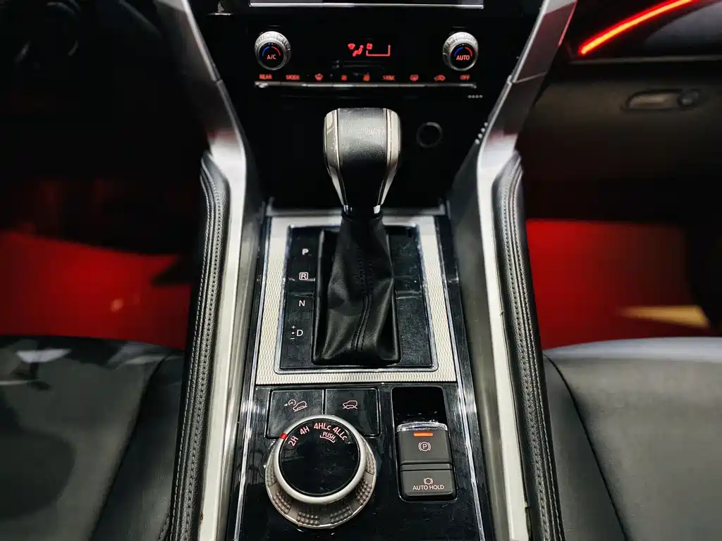 Mitsubishi Pajero Sport (Import) — миниатюра 11