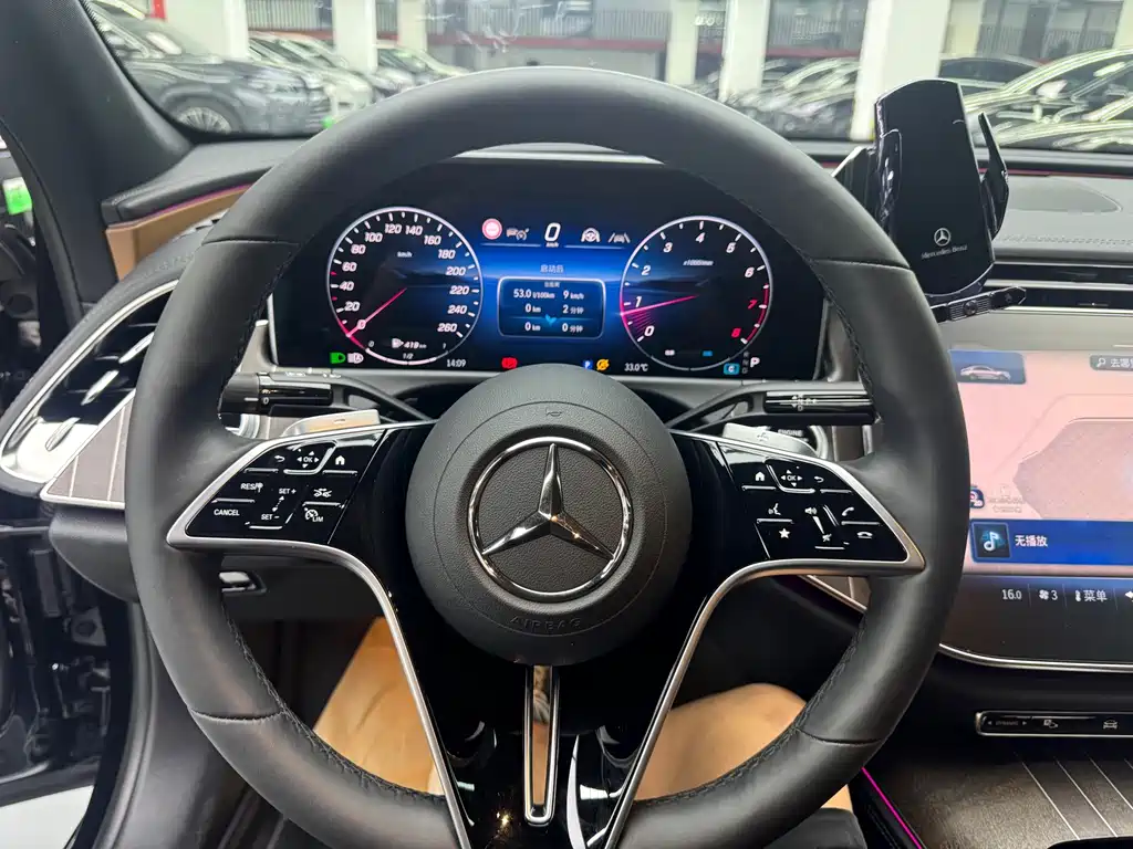 Mercedes-Benz E-Class — миниатюра 5