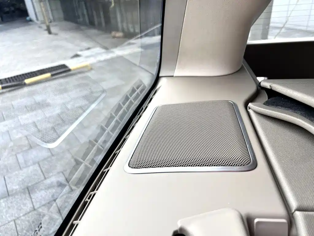 Land Rover Range Rover — миниатюра 7