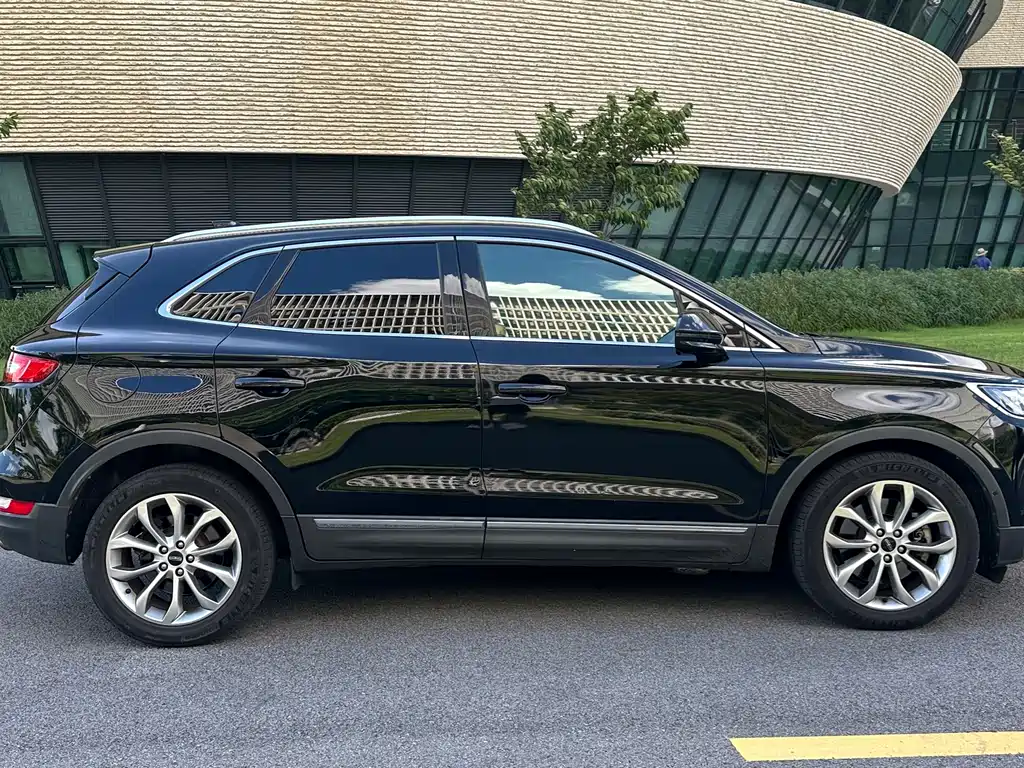 Lincoln MKC — миниатюра 8