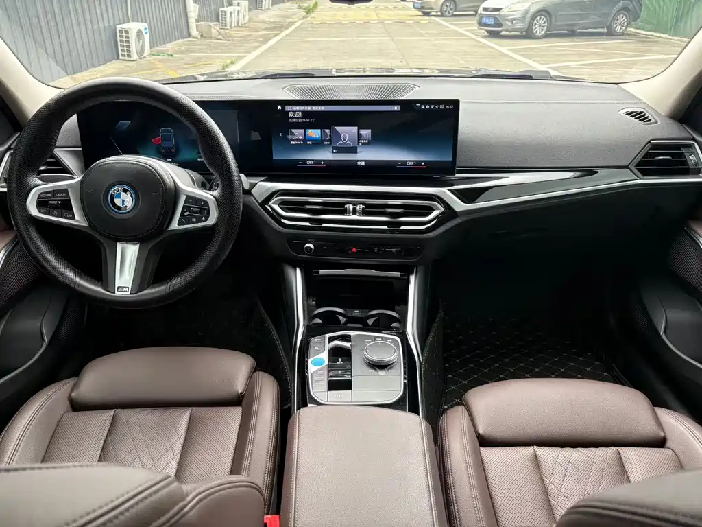 BMW i3 2022 eDrive 35 L