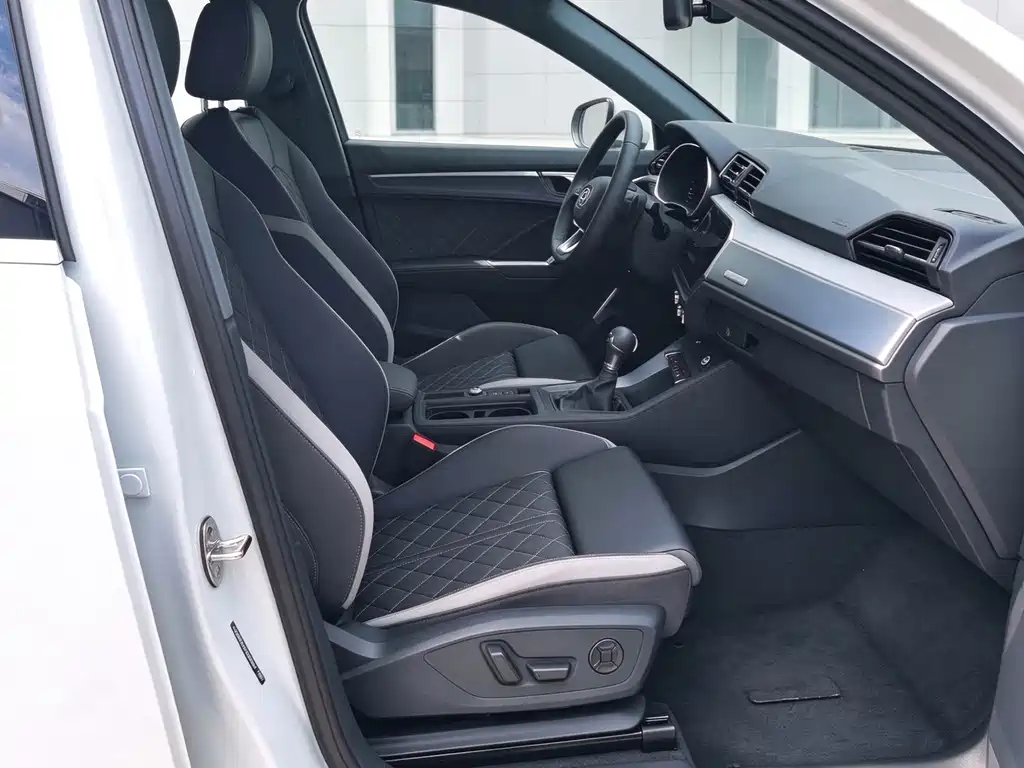 Audi Q3 — миниатюра 12