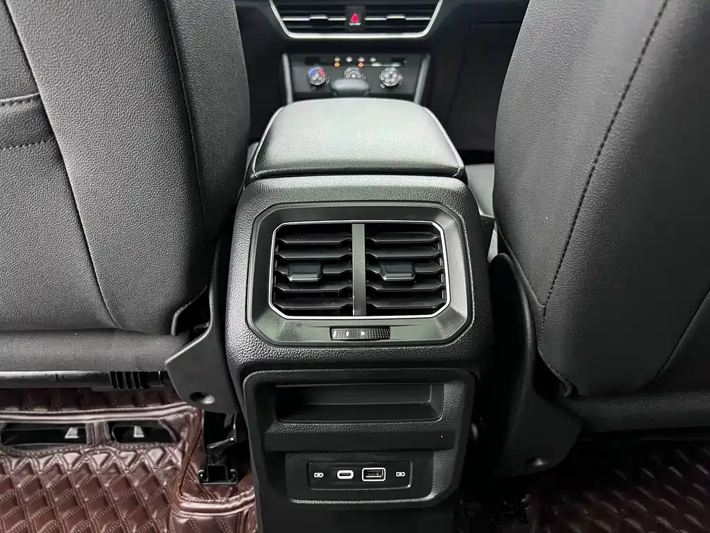 Volkswagen Tiguan L — миниатюра 12