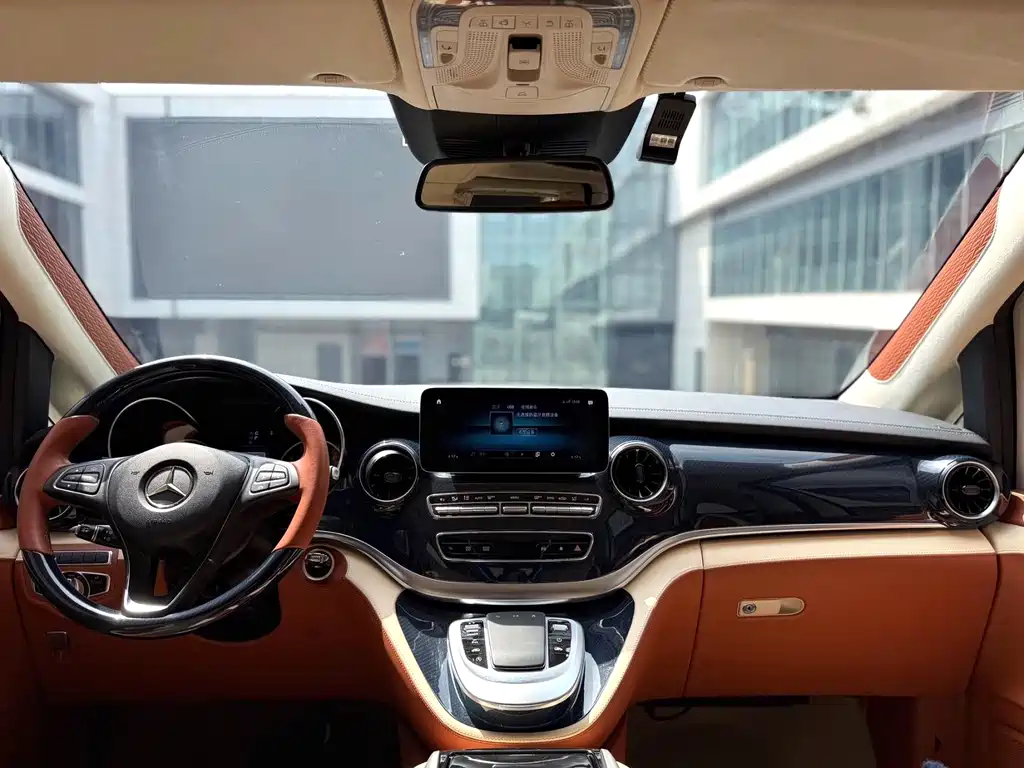Mercedes-Benz V-Class — миниатюра 7