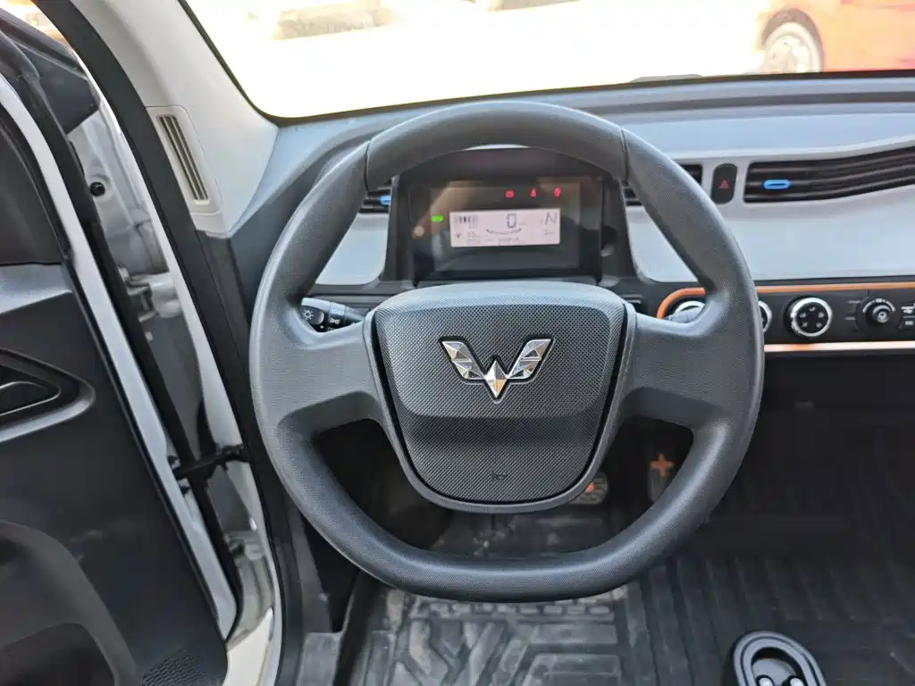 Wuling MINIEV — миниатюра 11