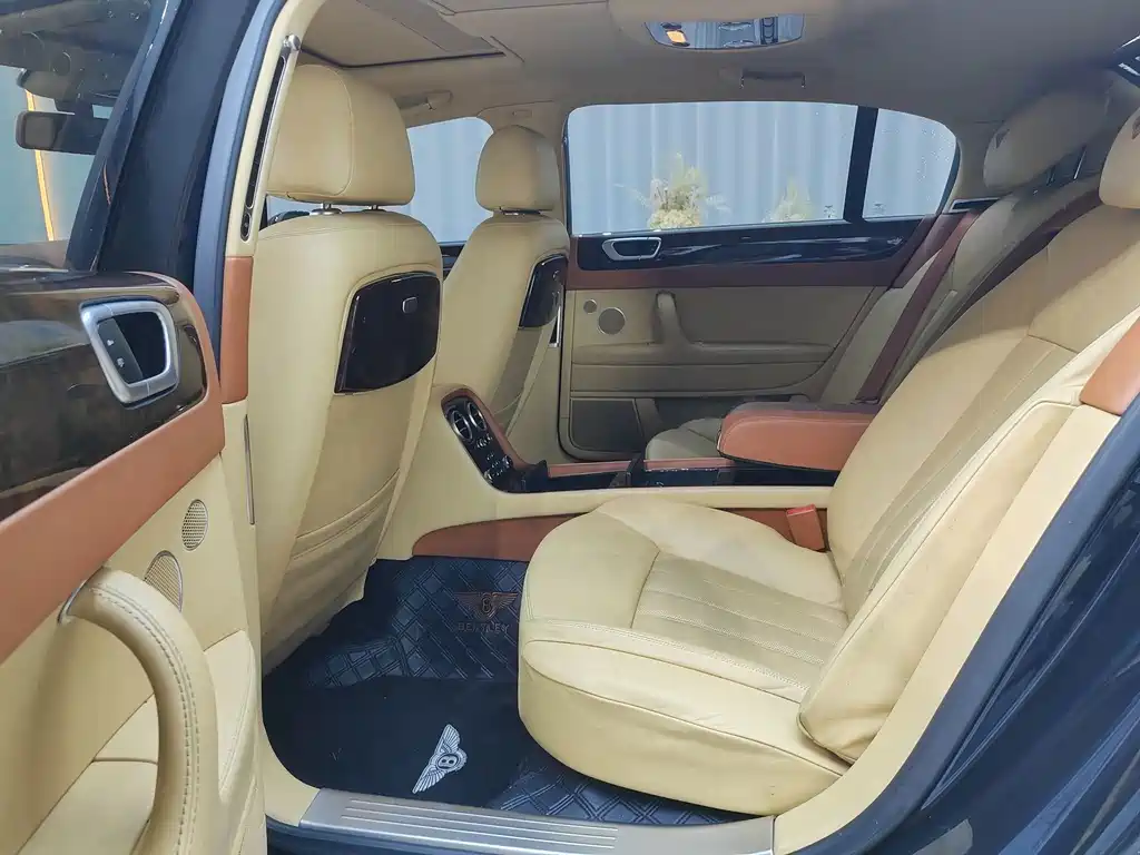 Bentley Flying Spur — миниатюра 4