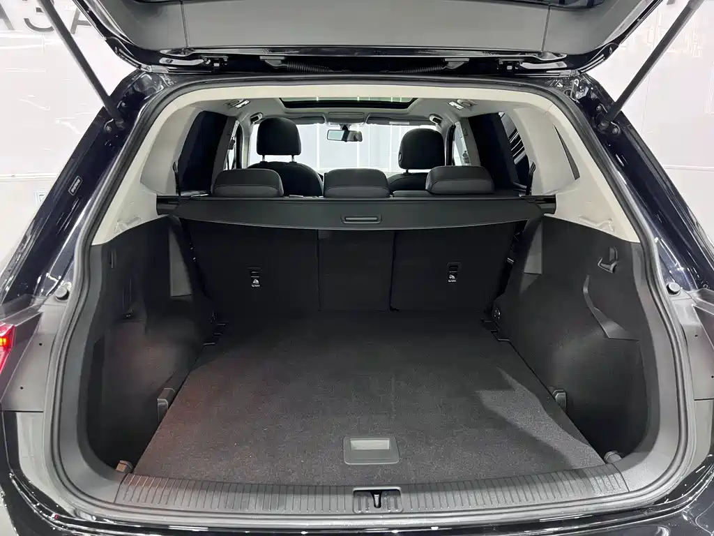 Volkswagen Tiguan L — миниатюра 14