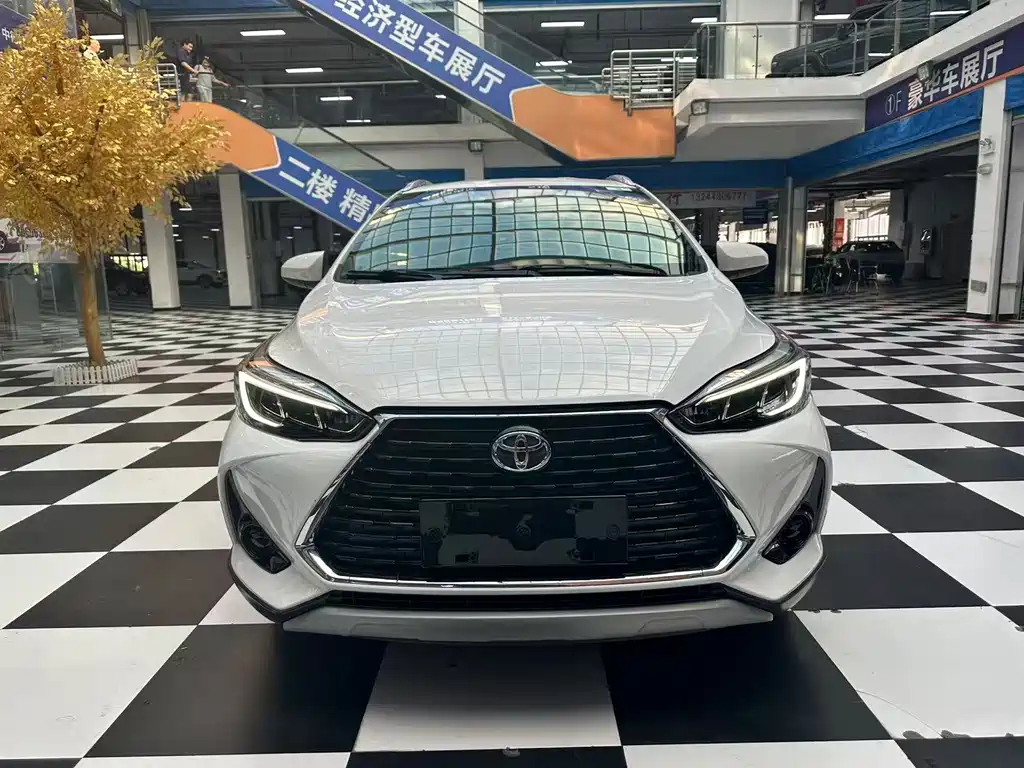 Toyota Yaris L — миниатюра 2