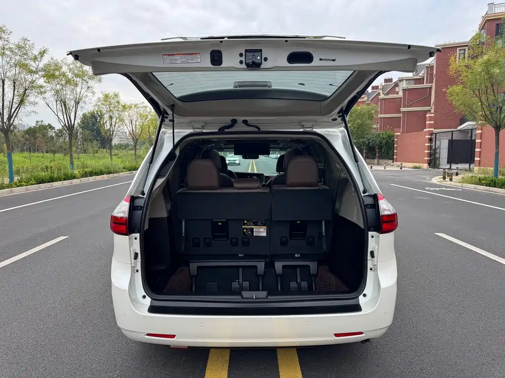 Toyota Sienna — миниатюра 24