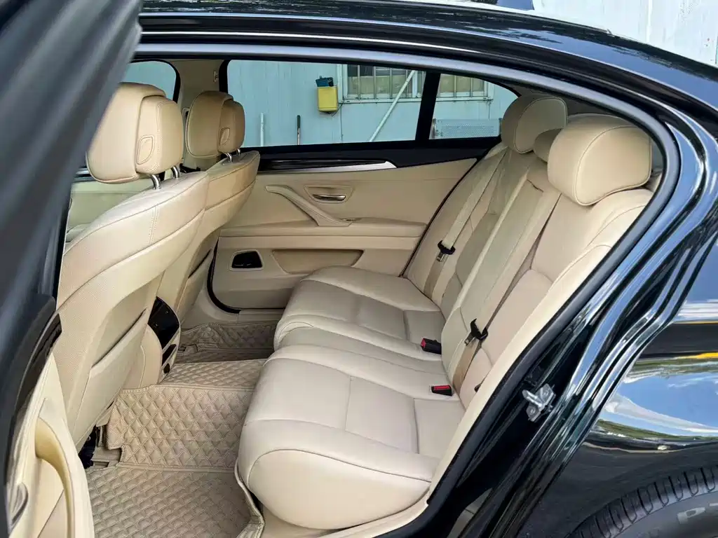 BMW 5 Series — миниатюра 12