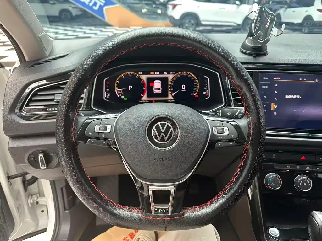 Volkswagen T-Roc — миниатюра 10