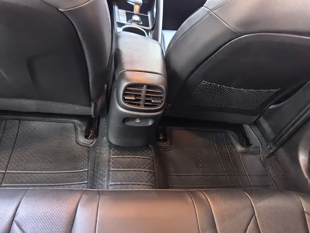 Hyundai Elantra — миниатюра 12