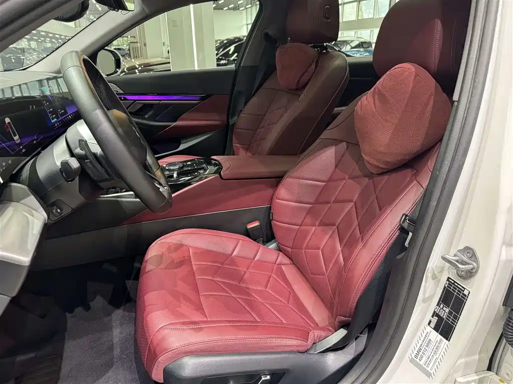 BMW 5 Series — миниатюра 11