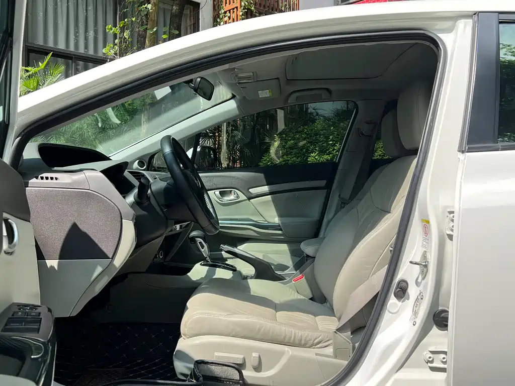 Honda Civic 2013 1.8L AT Luxury