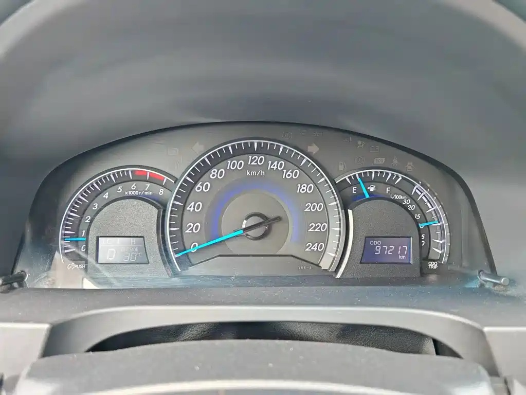 Toyota Camry — миниатюра 12