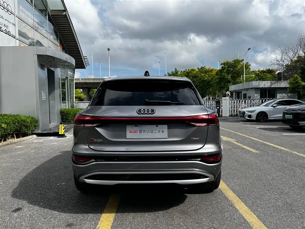 Audi Q6L e-tron — миниатюра 6