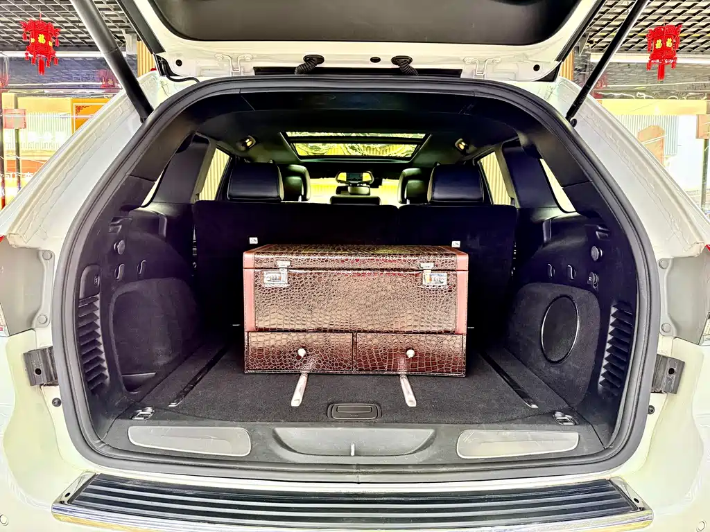 Jeep Grand Cherokee (Import) — миниатюра 17