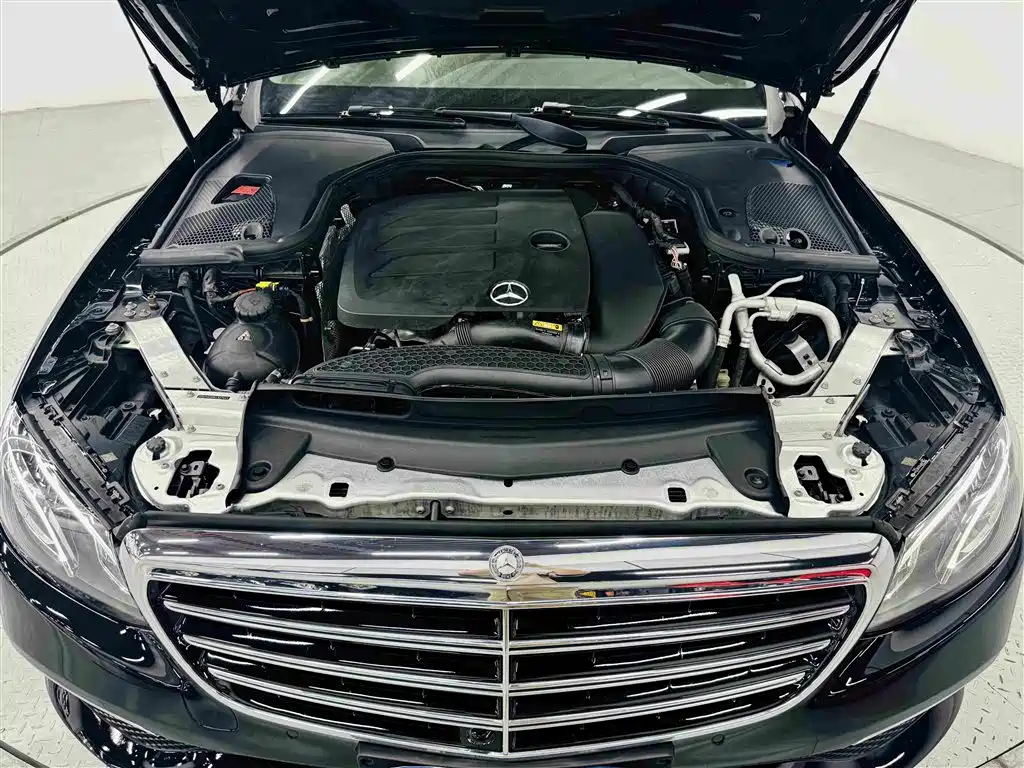 Mercedes-Benz E-Class — миниатюра 32