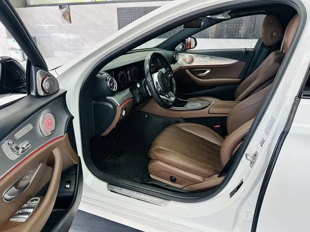 Mercedes-Benz E-Class (Import) — миниатюра 3