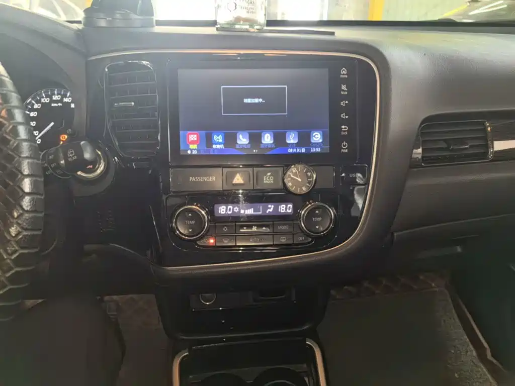 Mitsubishi Outlander — миниатюра 13