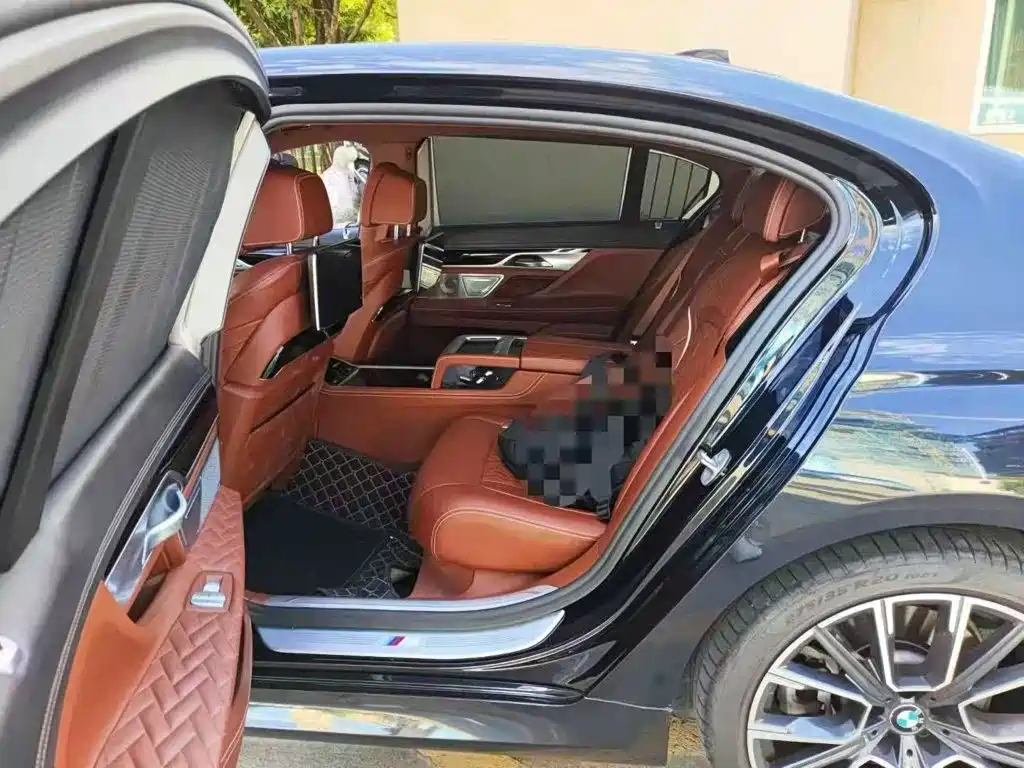 BMW 7 Series — миниатюра 5