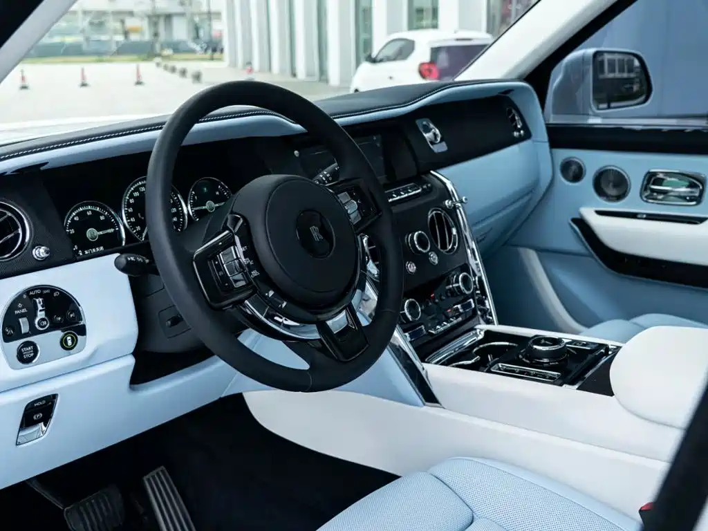 Rolls-Royce Cullinan — миниатюра 7