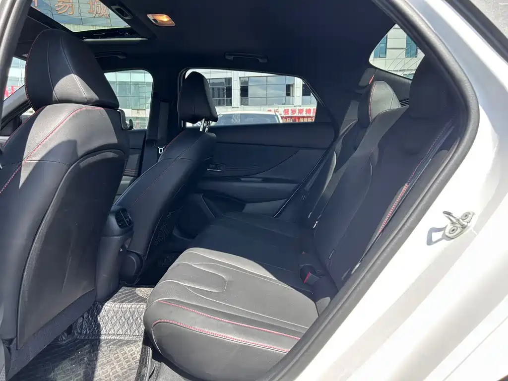 Hyundai Elantra — миниатюра 6