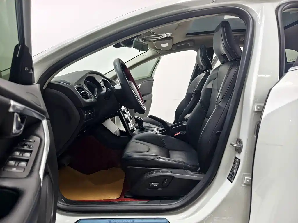 Volvo V40 — миниатюра 11
