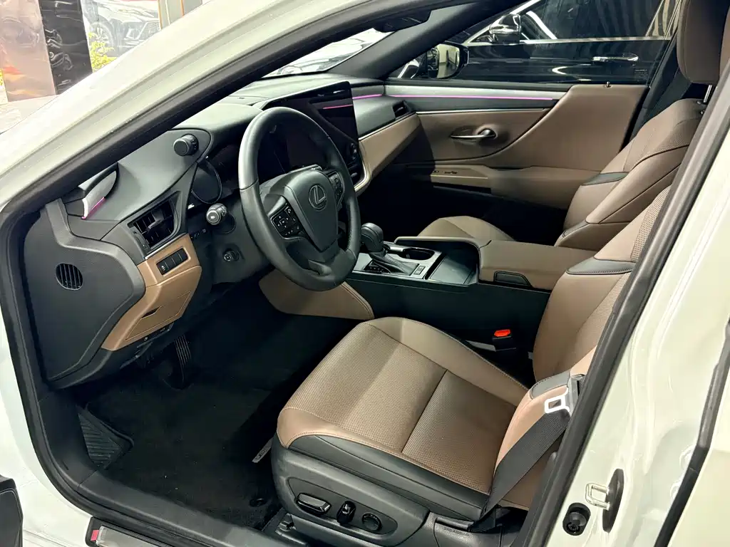 Lexus ES 2025 200 Premium