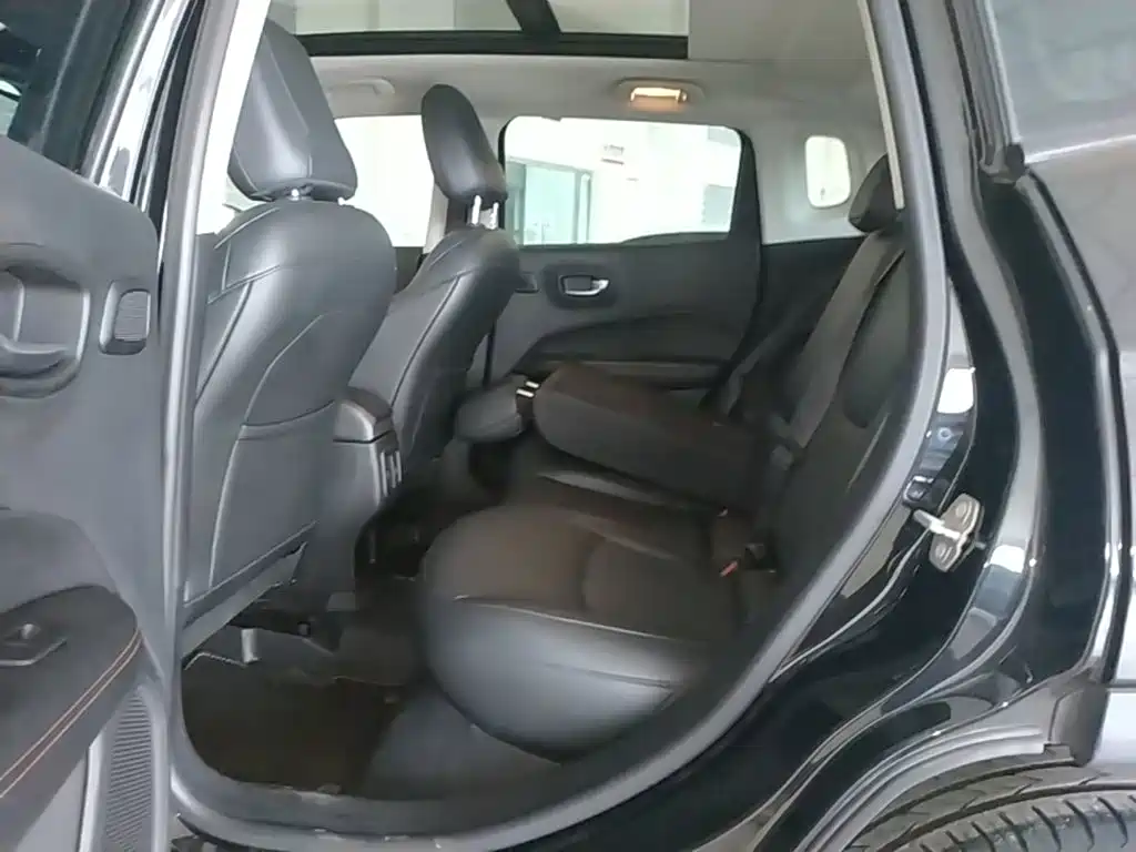 Jeep Compass — миниатюра 17