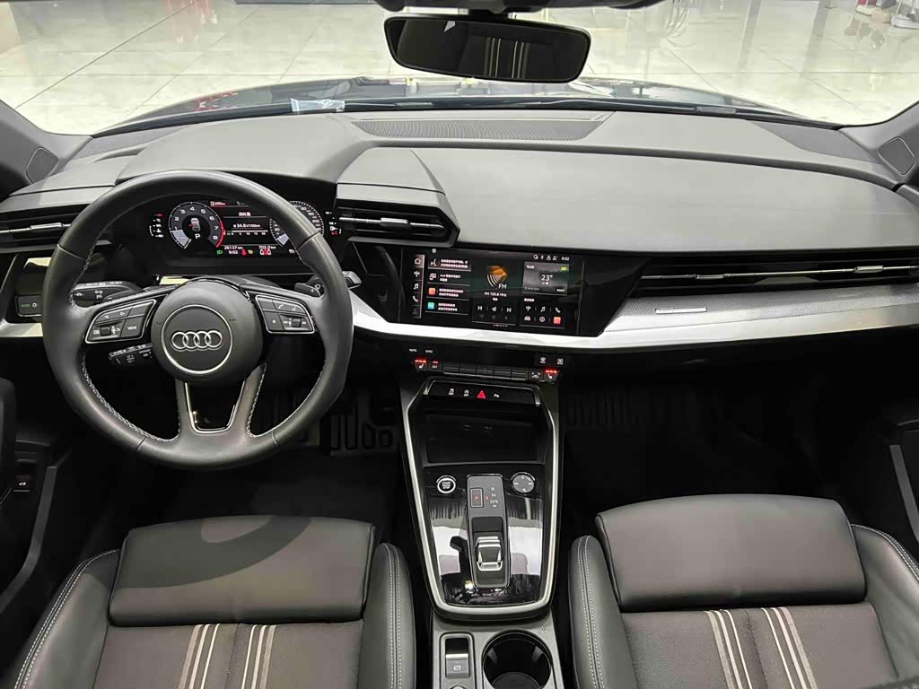 Audi A3 1.4 л 2022 г. Серебристо-серый, пробег 26200 км