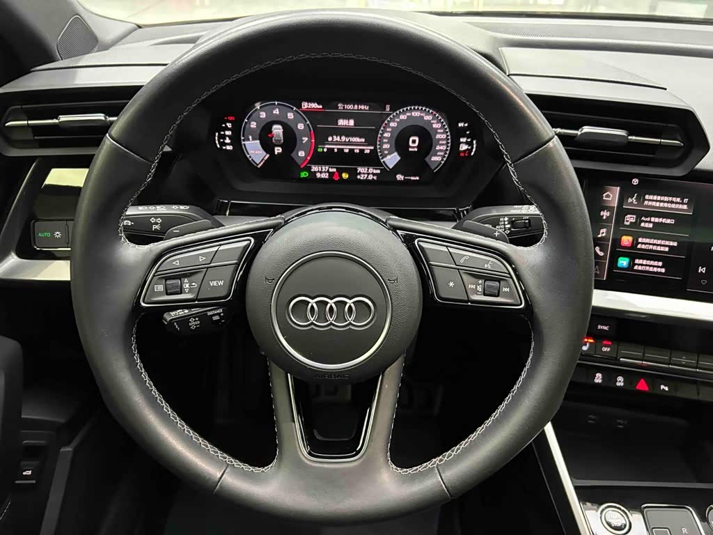 Audi A3 1.4 л 2022 г. Серебристо-серый, пробег 26200 км