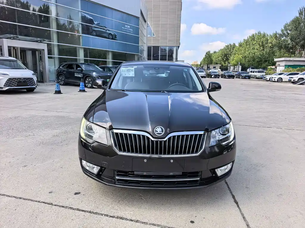 Skoda Superb — миниатюра 2