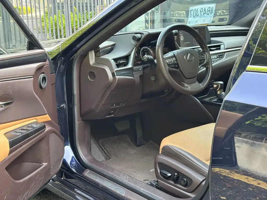 Lexus ES — миниатюра 7