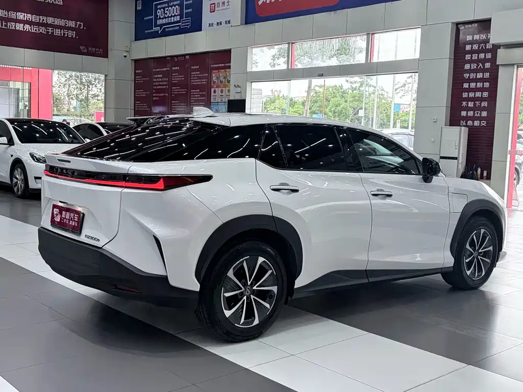 Lexus RZ — миниатюра 6