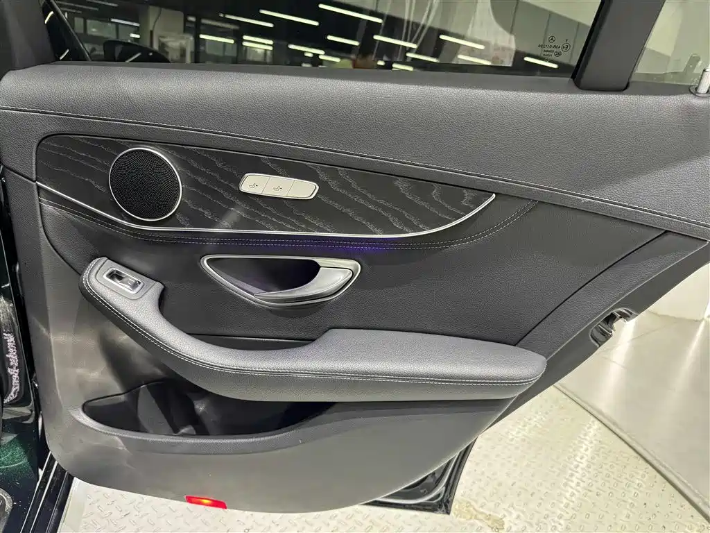 Mercedes-Benz C-Class — миниатюра 22