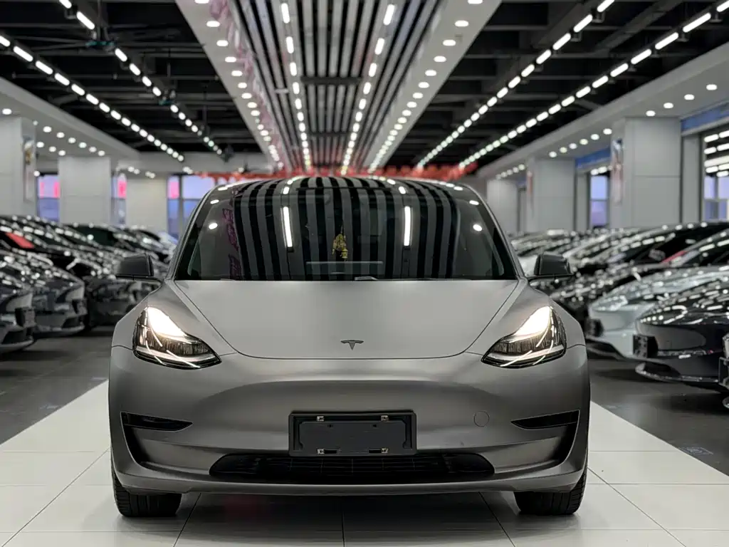 Tesla Model 3 — миниатюра 2