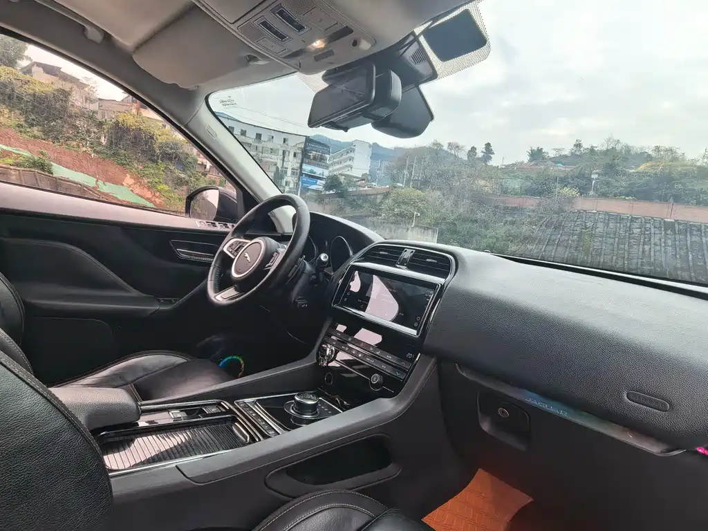 Jaguar F-Pace 2018 2.0T Premium