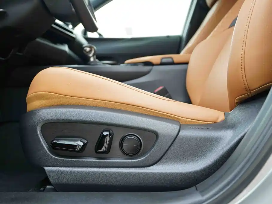Lexus UX — миниатюра 10