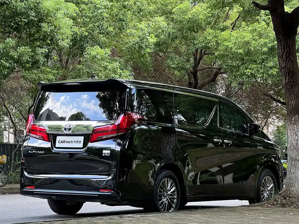 Toyota Alphard — миниатюра 27
