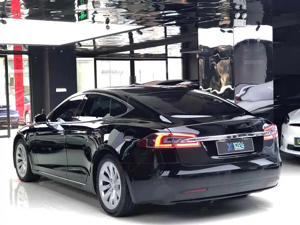 Tesla Model S — миниатюра 4